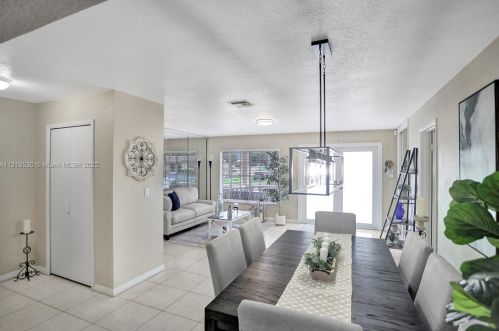 7215 15th Ave, Hialeah FL  33014-3805 exterior