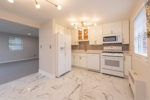 136 Manor Dr, Tinton Falls, NJ 07701-2459