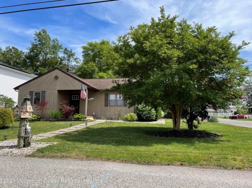 401 Sea Bright Rd, Lacey NJ  08731-4950 exterior