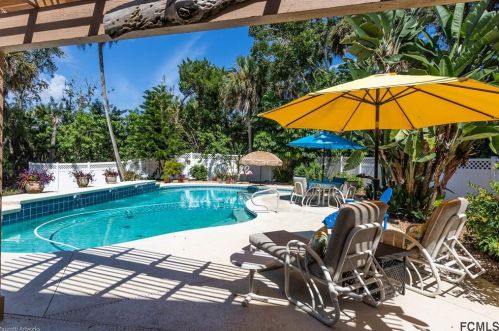 112 Oak St, Flagler Beach, FL 32136-3415