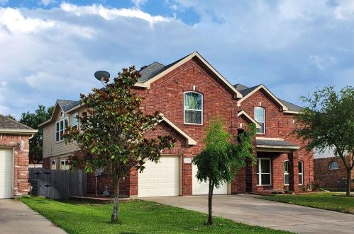 1202 Autumn Dr, Midlothian TX  76063-7940 exterior