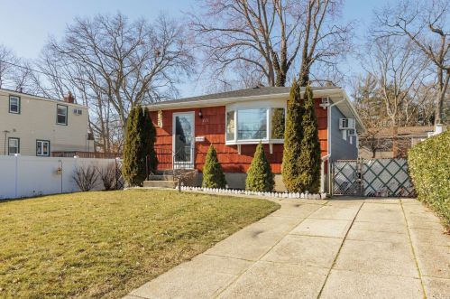 235 Waldo St, Copiague, NY 11726-3610