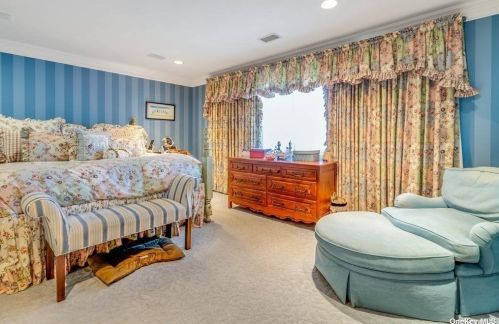 147 Foxwood Dr, Muttontown NY  11753-1121 exterior