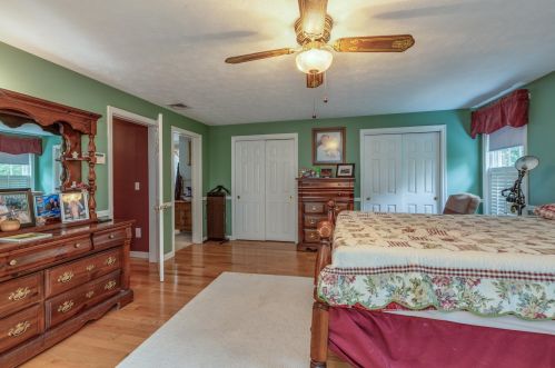 4 Rockwood Ln, Londonderry NH  03053-6104 exterior