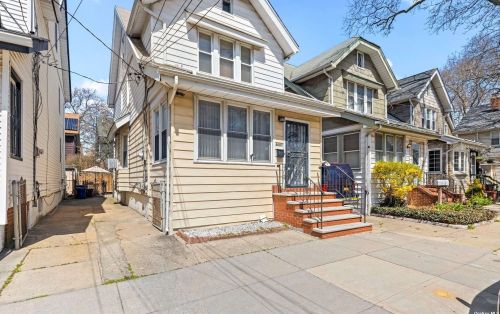 96-03 91st Dr, Jamaica, NY 11421-2741