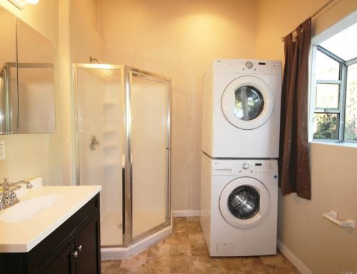 1110 Woodrail Dr, Vista CA  92083-3049 exterior