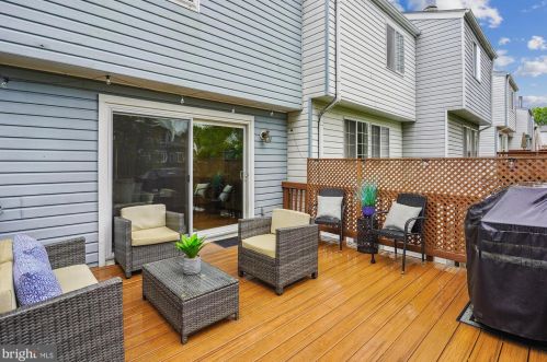 8518 Blue Rock Ln, Lorton VA  22079-3062 exterior