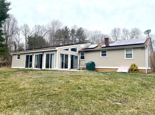 4 Poulin Dr, Putnam CT  06260-1010 exterior