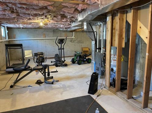 269 Valley Ave, Bridgeport CT  06606-3756 exterior