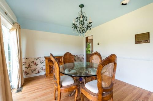 10 Baldwin Dr, Waterford CT  06385-2708 exterior