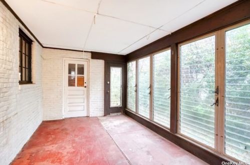 3 Revere Dr, Floral Park NY  11001-2814 exterior