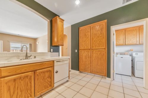 1656 Sierra Creek Dr, Manteca CA  95336-8652 exterior