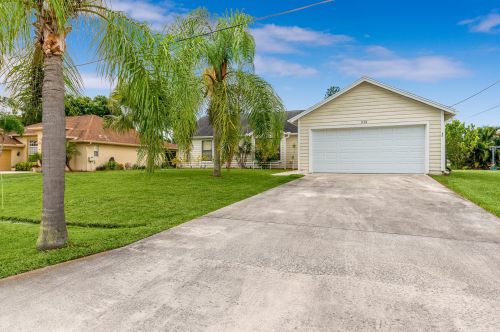 1174 Petunia Ave, Fort Pierce, FL 34952-5323
