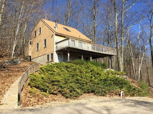 17 Chocorua View Dr, Madison, NH 03849-5203