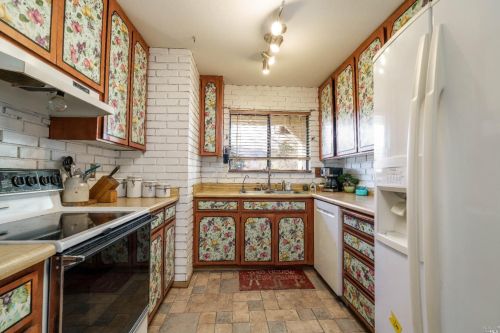 415 Washo Dr, Ukiah CA  95482-5136 exterior