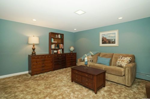 22 Ellen Pl, San Remo NY  11754-3606 exterior