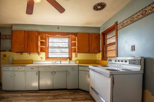 1099 Haig St, Hermitage PA  16146-2856 exterior