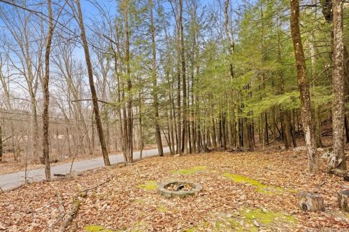 122 Carpenter Rd, New Hartford CT  06057-3003 exterior