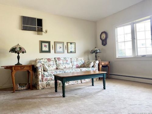 242 Dahlia Dr, Mahopac NY  10541-3768 exterior