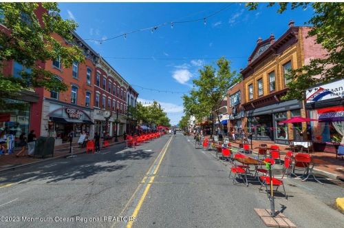 118 Mnr Dr, Tinton Falls NJ 07701-2456 exterior