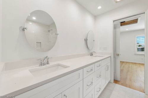 9393 Peaceful Dr, Sanibel FL  33957-4238 exterior