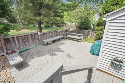 35 Maple St, Chatham Township NJ 07928-1933 exterior