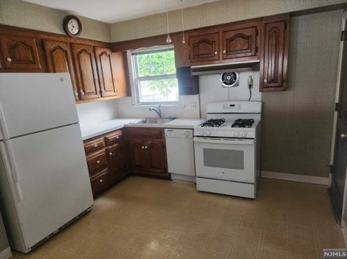 60 Garwood Ct, Outwater NJ  07026-3529 exterior