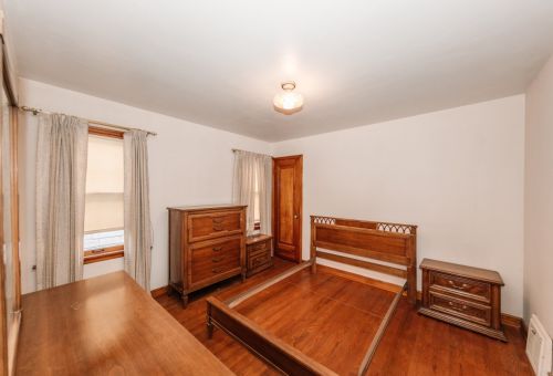 3835 52, Milwaukee WI 53220-3208 exterior