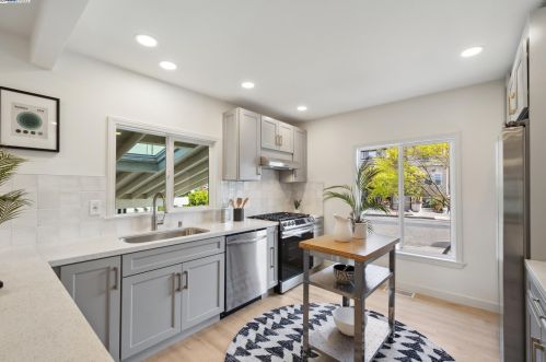 3015 Dakota St, Oakland CA 94602-3801 exterior