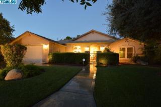 1534 Manzanita St, Visalia, CA 93292-3562