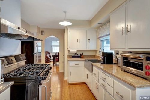 121 Herrick Ave, Teaneck NJ  07666-4106 exterior