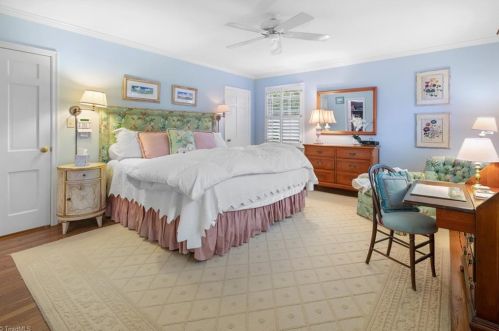 606 Elmwood Dr, Greensboro NC  27408-5005 exterior