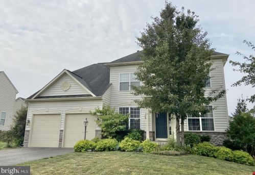 5 Mill Springs Dr, Fredericksburg, VA 22406-8202