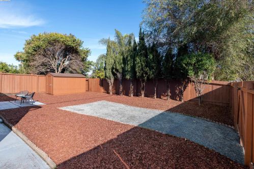 26184 Stanwood Ave, Hayward CA  94544-2736 exterior