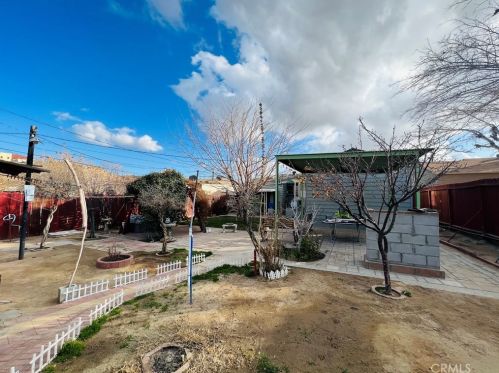 16842 Tracy St, Victorville CA  92395-3722 exterior