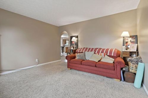 438 Wagon Ave, Pataskala OH  43062-8060 exterior