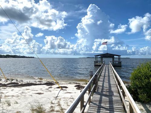 16425 Airport Rd, Cedar Key, FL 32625-4980