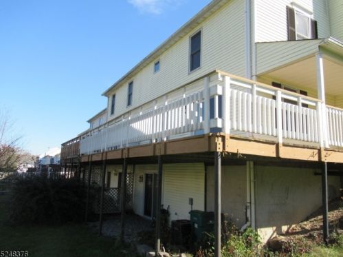 1 Lakeview Ter, Wantage NJ  07461-1514 exterior