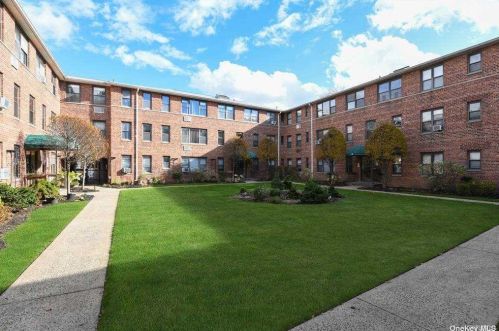 320 Atlantic Ave, East Rockaway NY  11518-1142 exterior