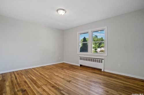 247 Garden St, Westbury NY  11590-3842 exterior