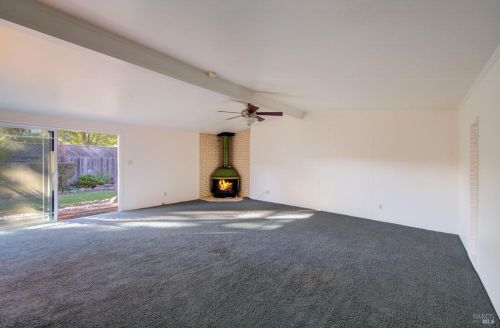 2415 Tamarisk Dr, Santa Rosa CA  95405-8435 exterior