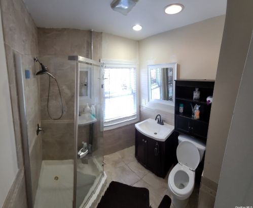 12 Jamaica Ave, Wheatley Heights NY  11798-2723 exterior