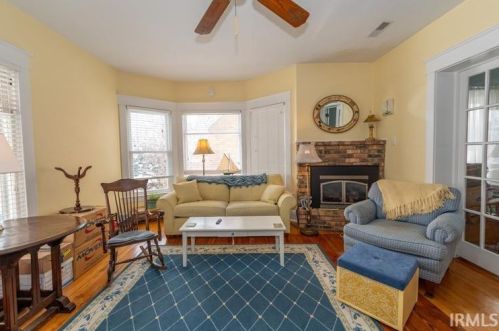 321 Edgewater Dr, Mishawaka IN  46545-6910 exterior