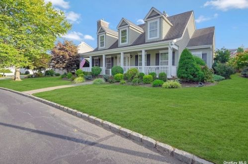 12 Green Ash St, Baiting Hollow, NY 11933-1485
