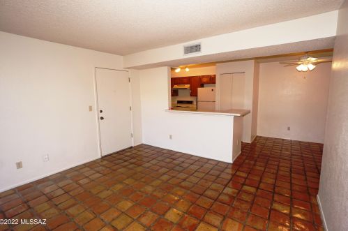2194 Pantano Rd, Tucson, AZ 85710-6102
