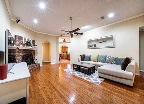 3801 Park Oaks Ct, Fort Worth, TX 76180-8766