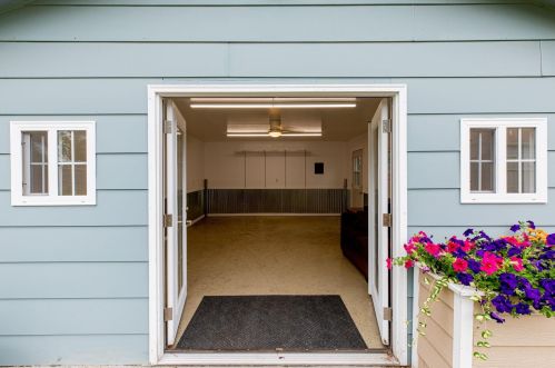 615 Washburne Ave, Paynesville MN  56362-1731 exterior