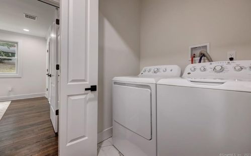 22 Leffert Rd, Bridgeport CT  06611-4950 exterior