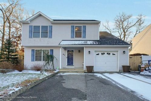 57 Woodland Dr, Bricktown, NJ 08723-7436