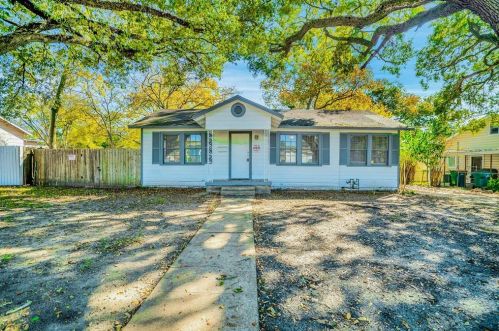 913 Cable St, Conroe TX  77301-2202 exterior